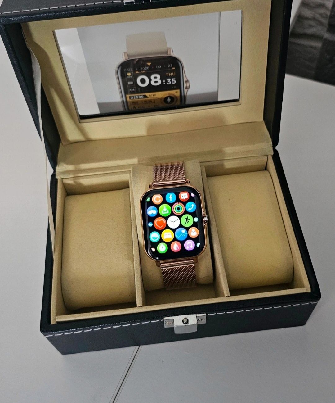 Złoty smartwatch