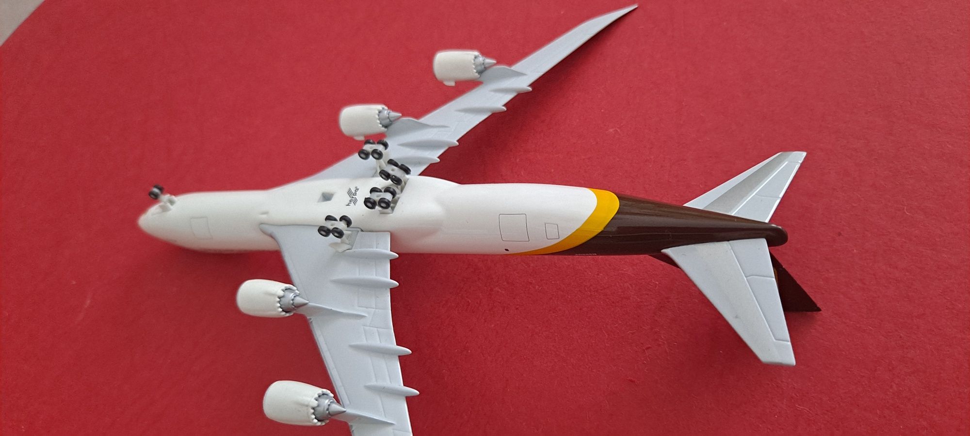 Samolot Boeing 747 - 8F ups 1:500 Herpa