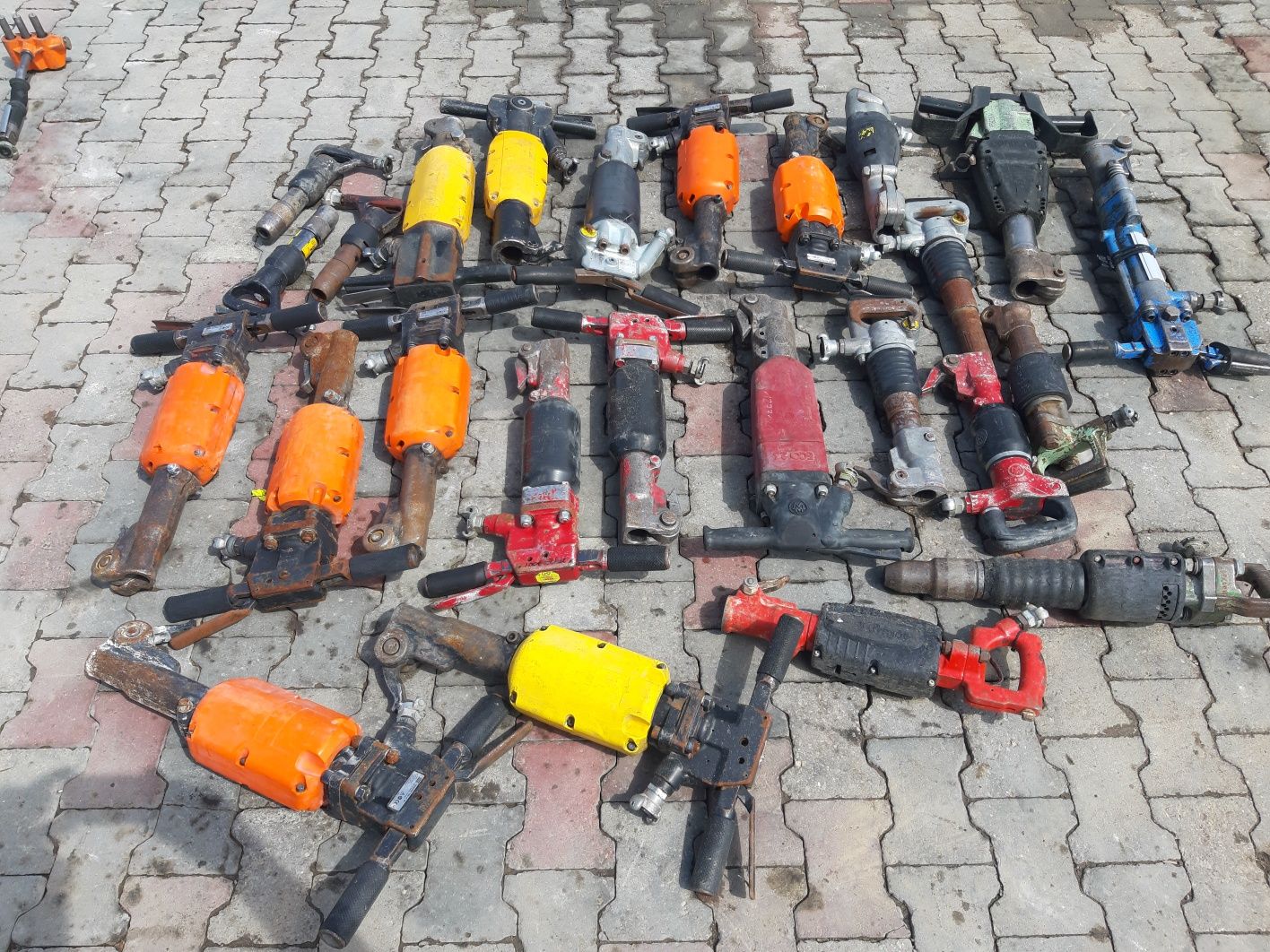 Młoty pneumatyczne pakiet 27sztuk sprawne