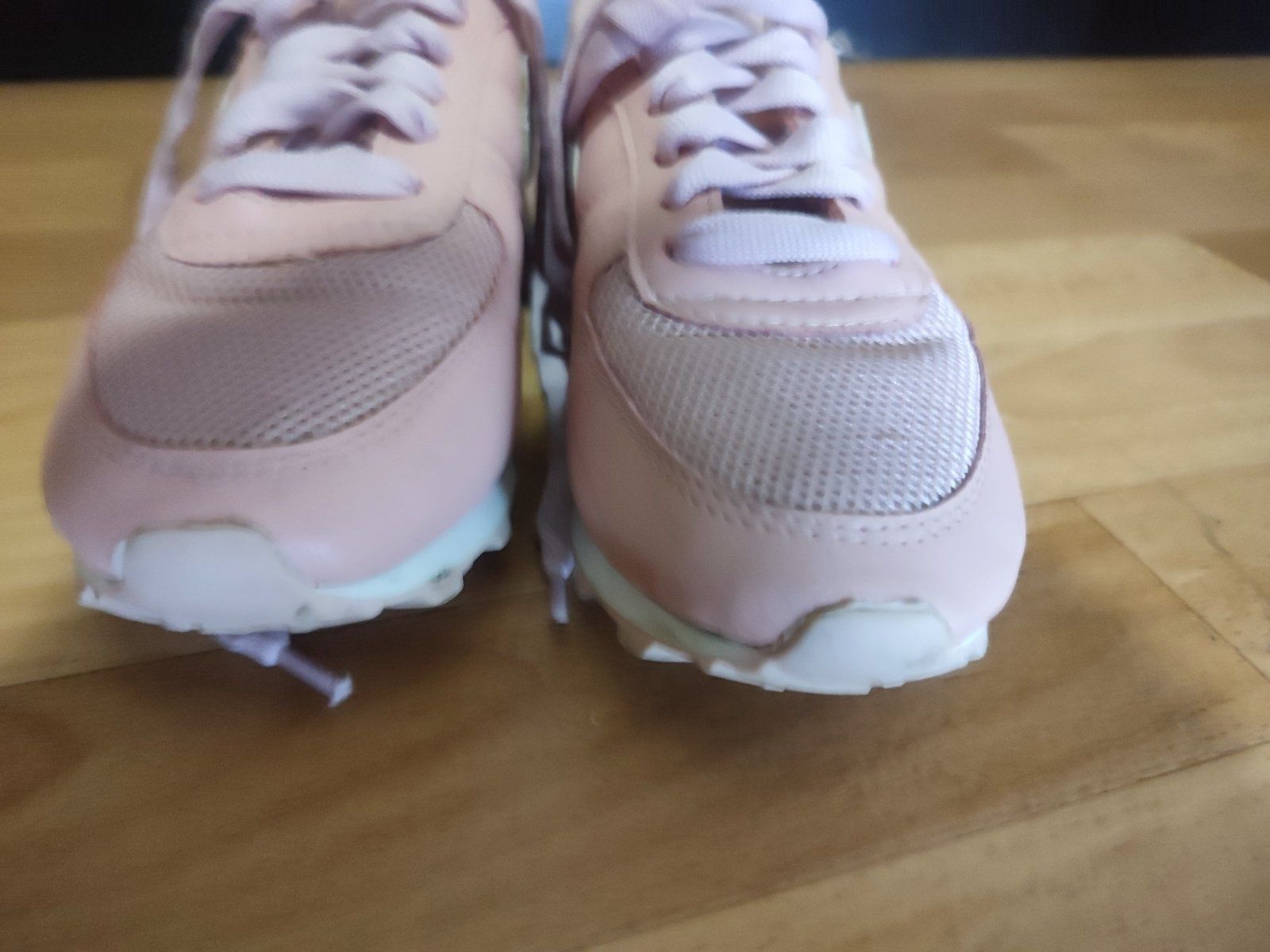 Розовые кроссовки на девочку 35р nike