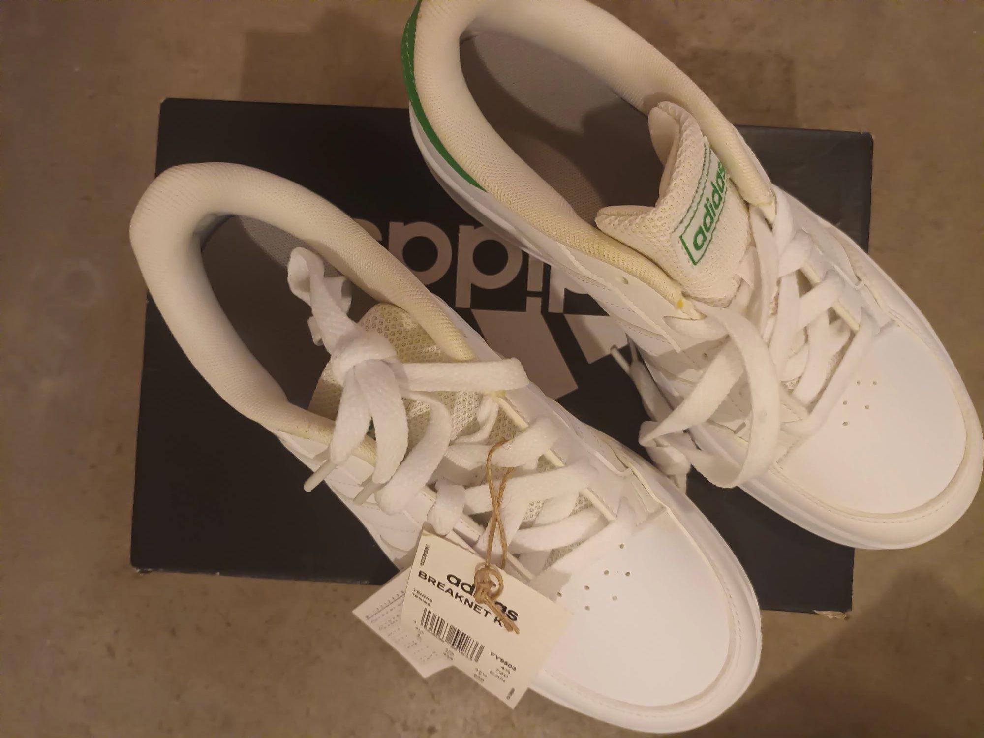 Ténis Adidas novos 38,5 (US 5/ UK 4 1/2) Entrego em mãos em Lisboa