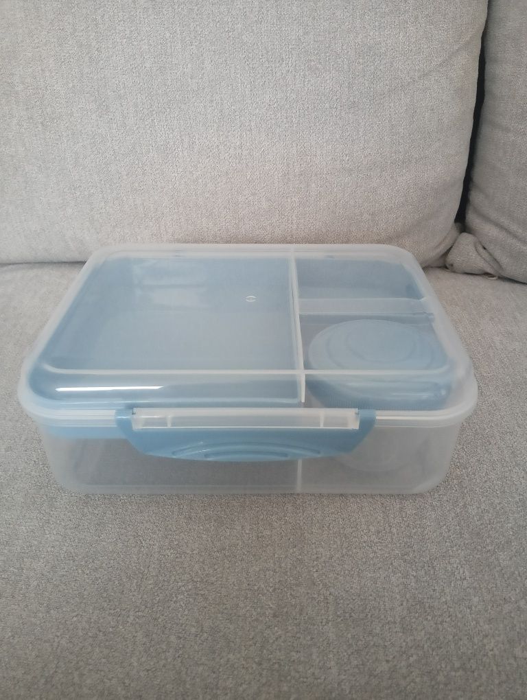Lunchbox jasnoniebieski przezroczysty z przegródkami pojemnik na sos