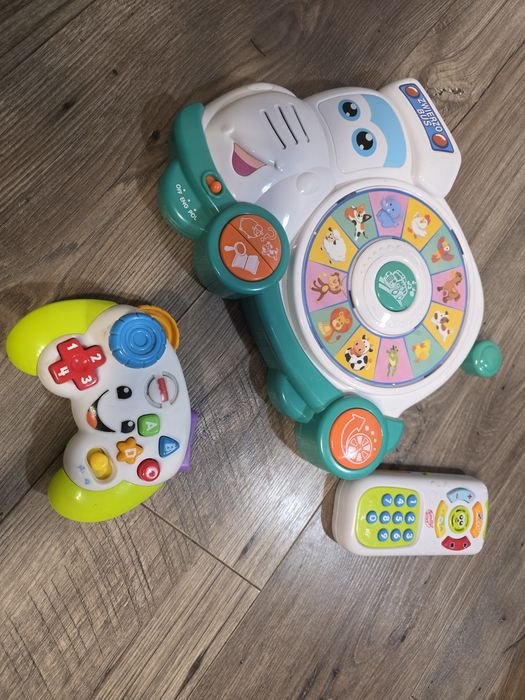 Zestaw zabawek z dźwiękami i przyciskami