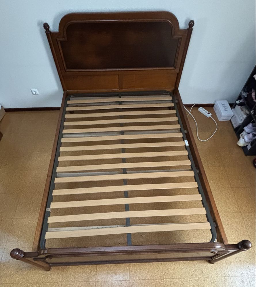 Mobilia de quarto antiga