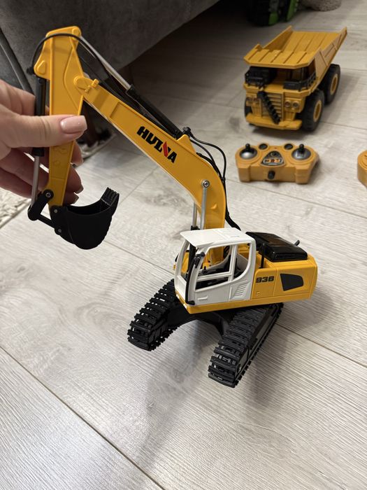 Набір з 5-ти машинок на пульті