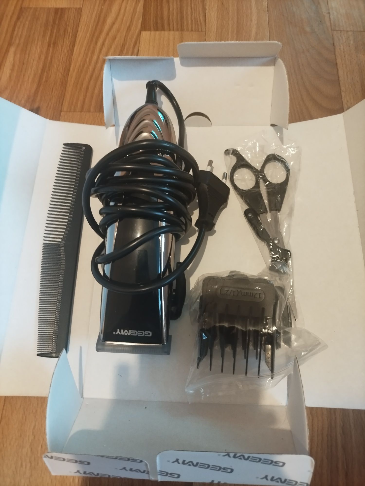 Профессиональная машинка для стрижки волос Geemy GM-813