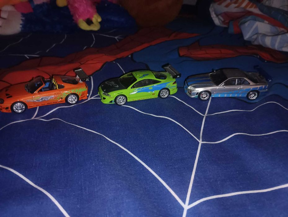 Vendo carros do filme velocidade furiosa