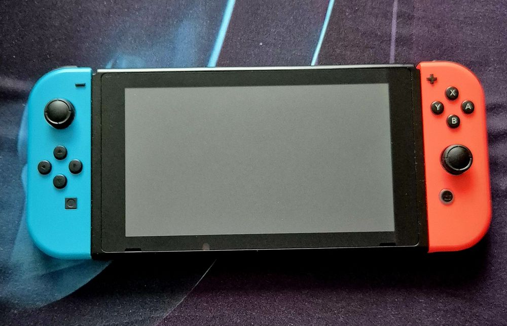 Nintendo Switch + 2 gry