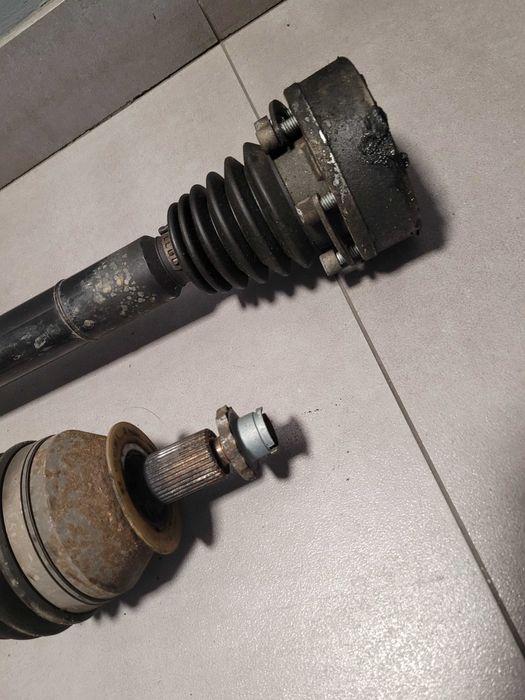 Półoś długa prawa Skoda RAPID Liftback 1.6 TDI Diesel