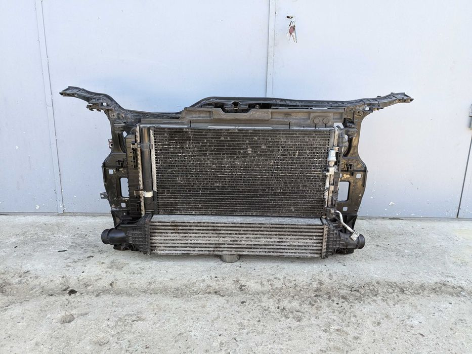 Передня панель Телевізор Audi Q5 8R Радіатор Ауді Ку5