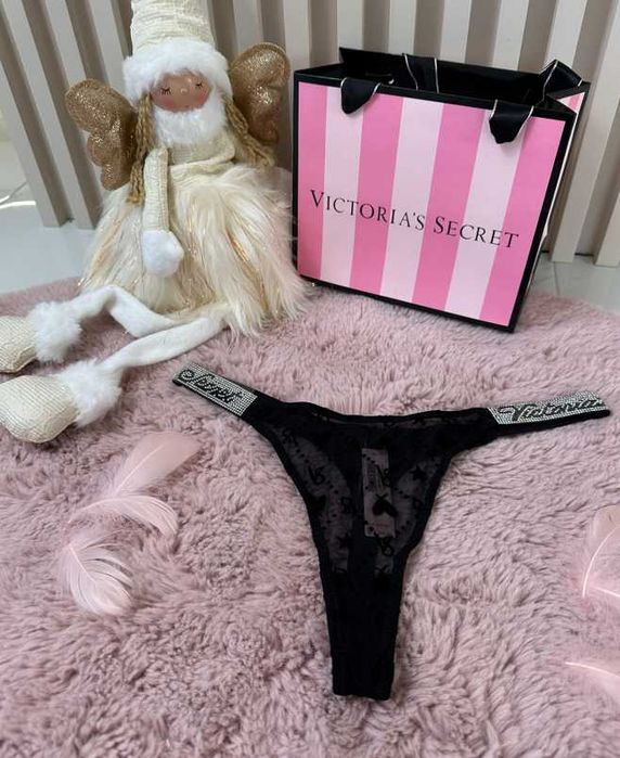 Stringi Victorias Secret M różne kolory