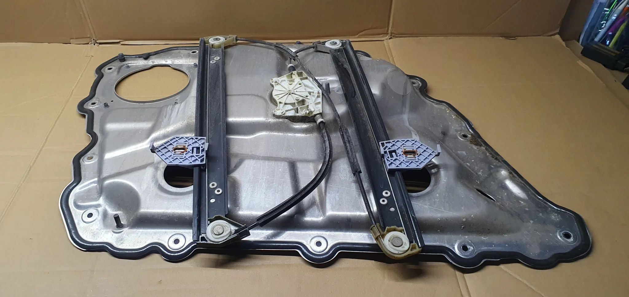 Mechanizm podnośnik szyby prawy tył Audi A8 D3 4E0839850A