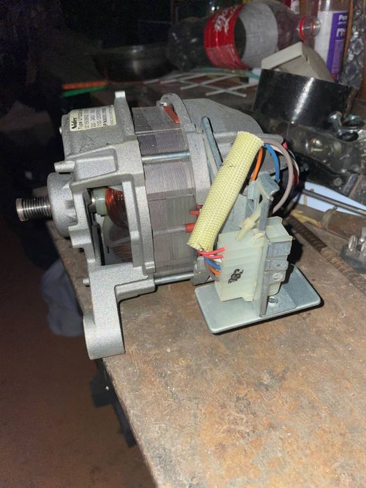 Б/у мотор от стиралки Bosch Classixx 6