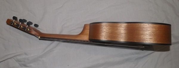 Guitalele de madeira de Caboa maciça