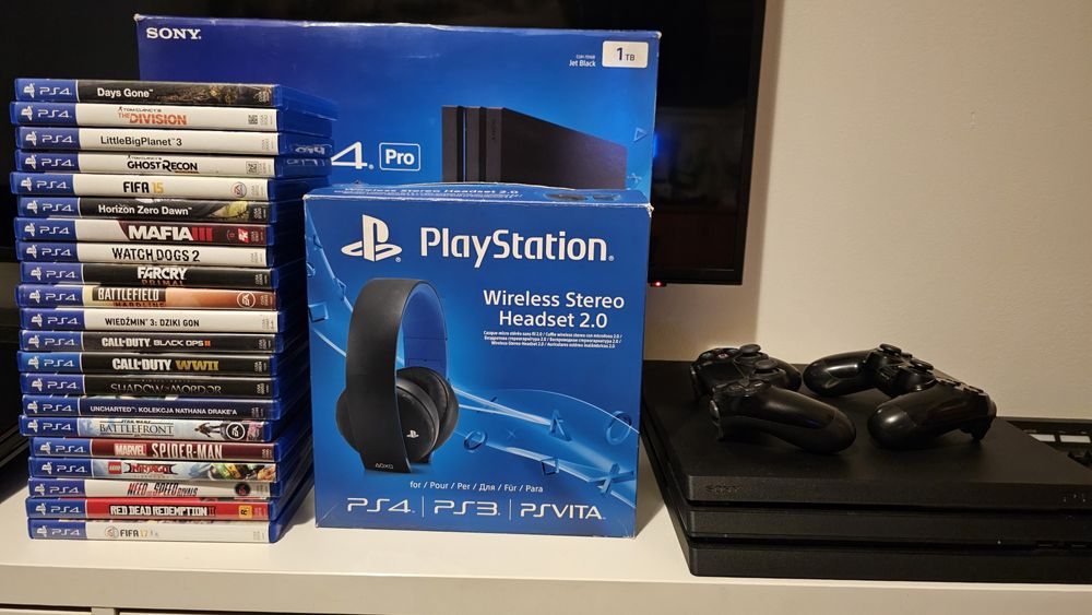 Sony Playstation PS4 Pro plus gry i dodatki stan idealny