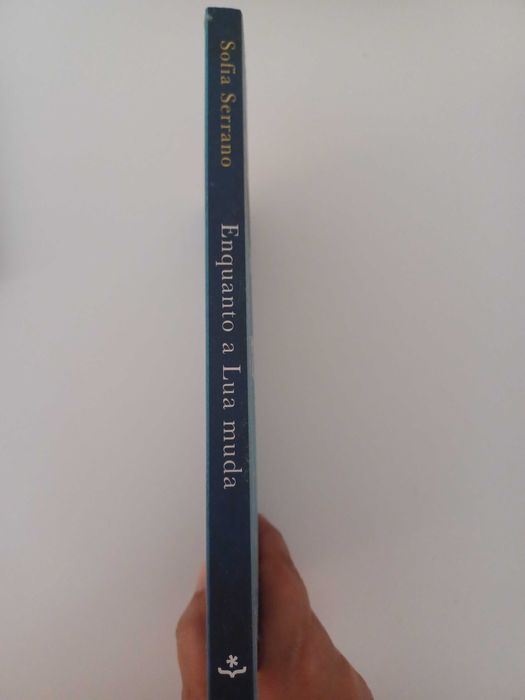 Enquanto a Lua muda - Sofia Serrano