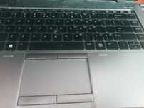 2 laptopy. hp takie same