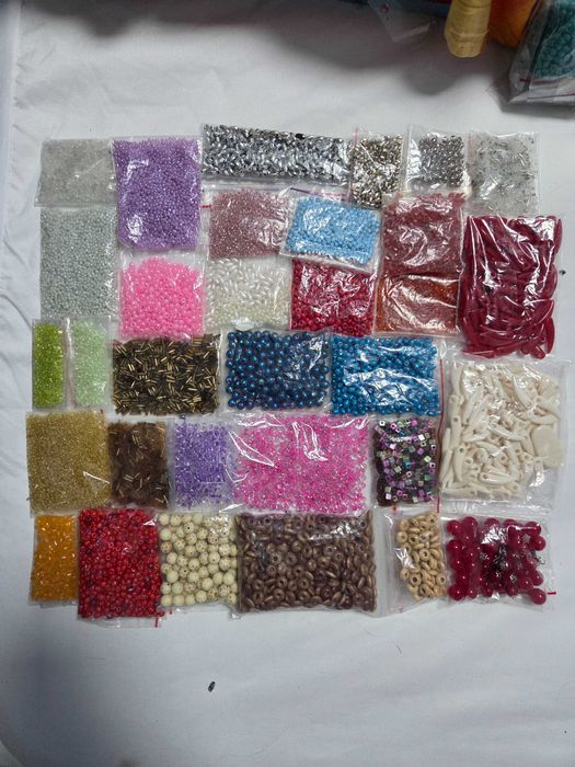 Терміново!!! Набори бісеру в достатній к-ті з варіантами комбінації!