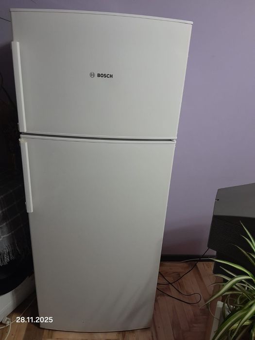 Холодильник відомой марки BOSСH.