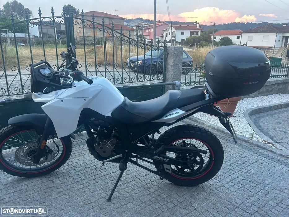 Moto UM Dsr Adventure