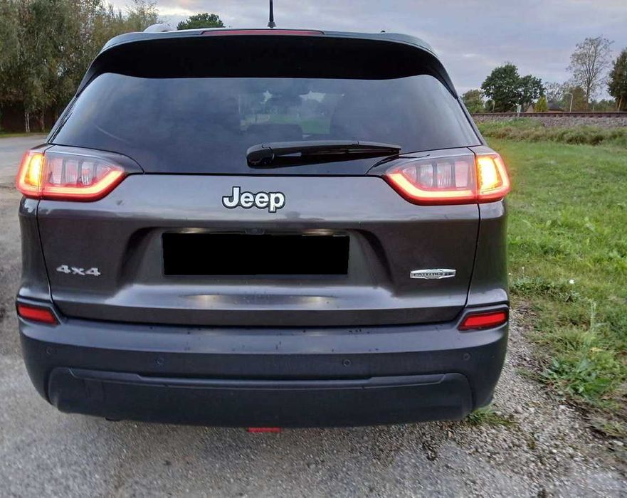 Jeep Cherokee 2019 року
