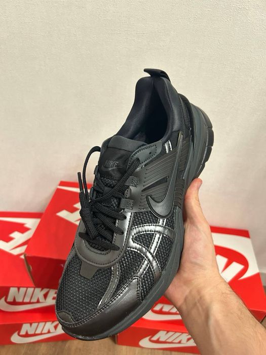 Продам красовки W Nike V2K RUN