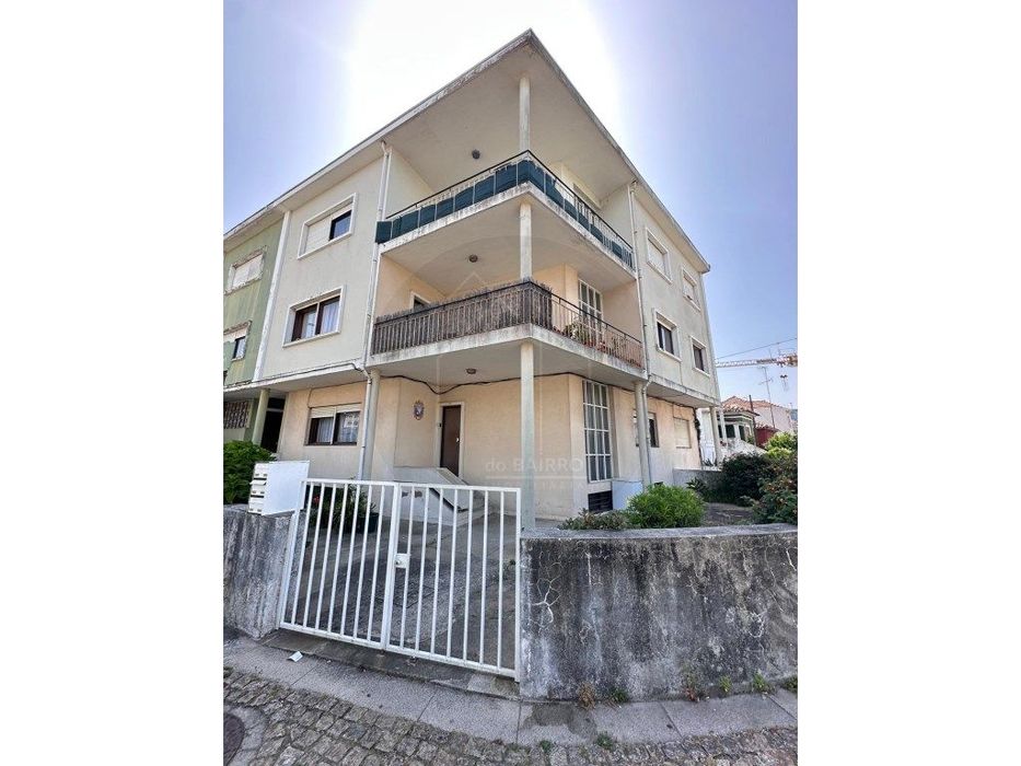 Oportunidade única - Prédio com 3 frações, em Ramalde - Porto