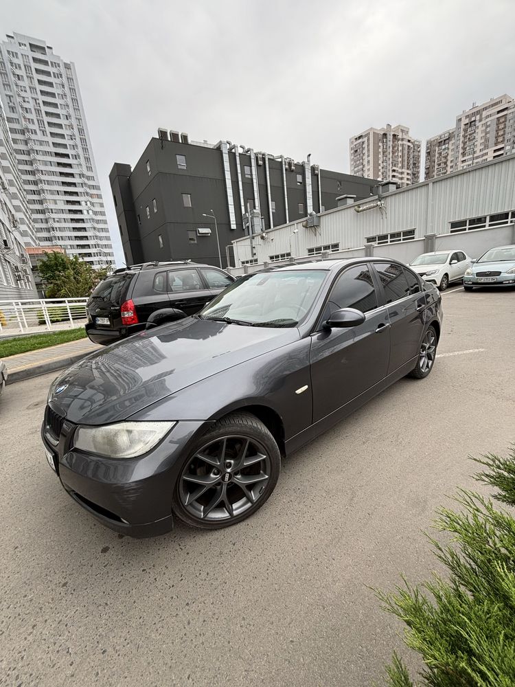 Продам BMW 320i 2005 год, обслужена