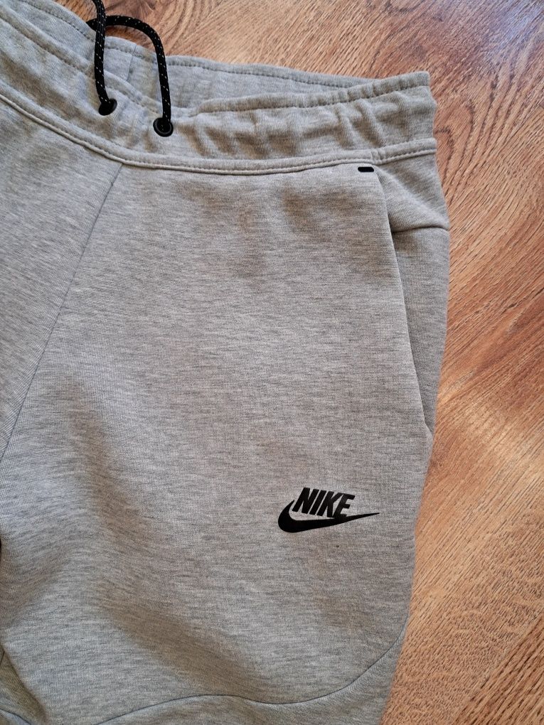 Dresy Nike Tech FLEECE r.S jak Nowe męskie/ młodzieżowe
