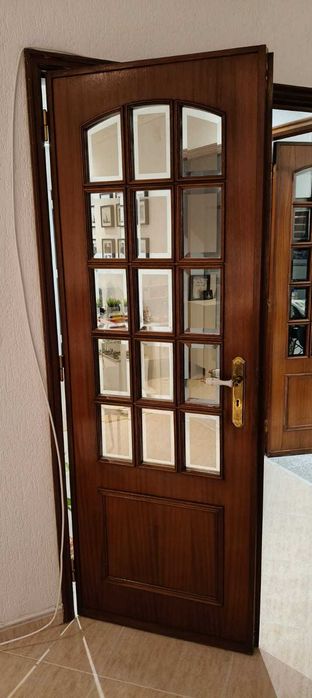 Portas duplas de sala com vidros