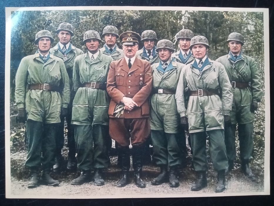 А. Гитлер с десантниками