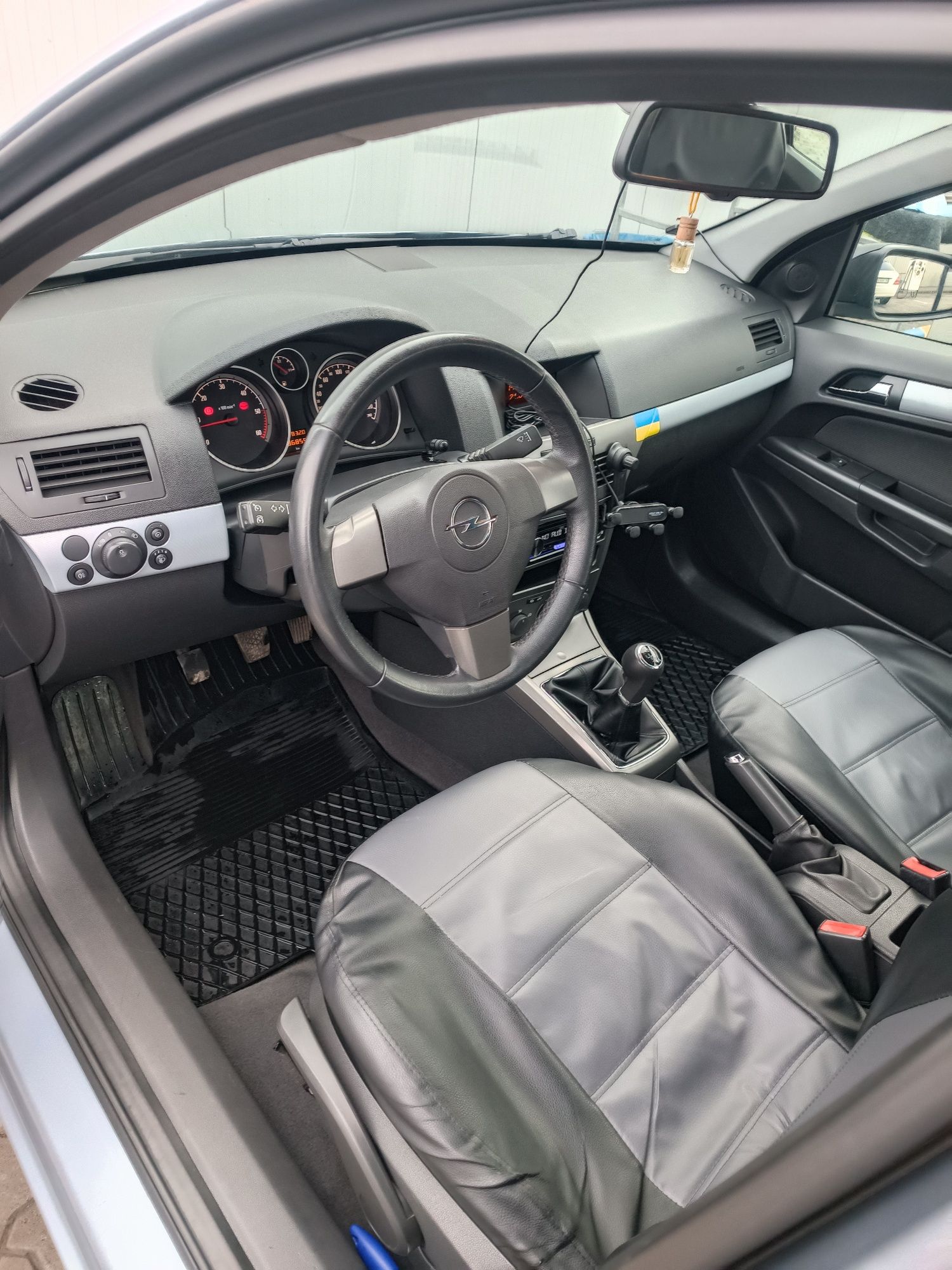 Автомобіль ОПЕЛЬ АСТРА
