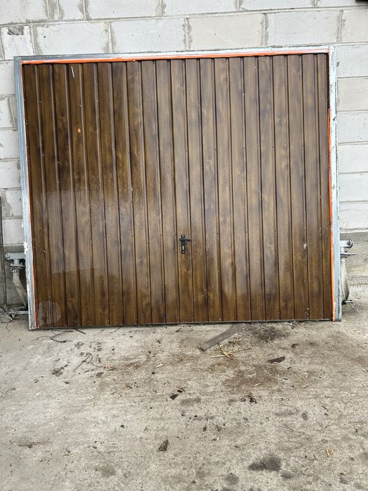 Drzwi garażowe uchylne 257x221