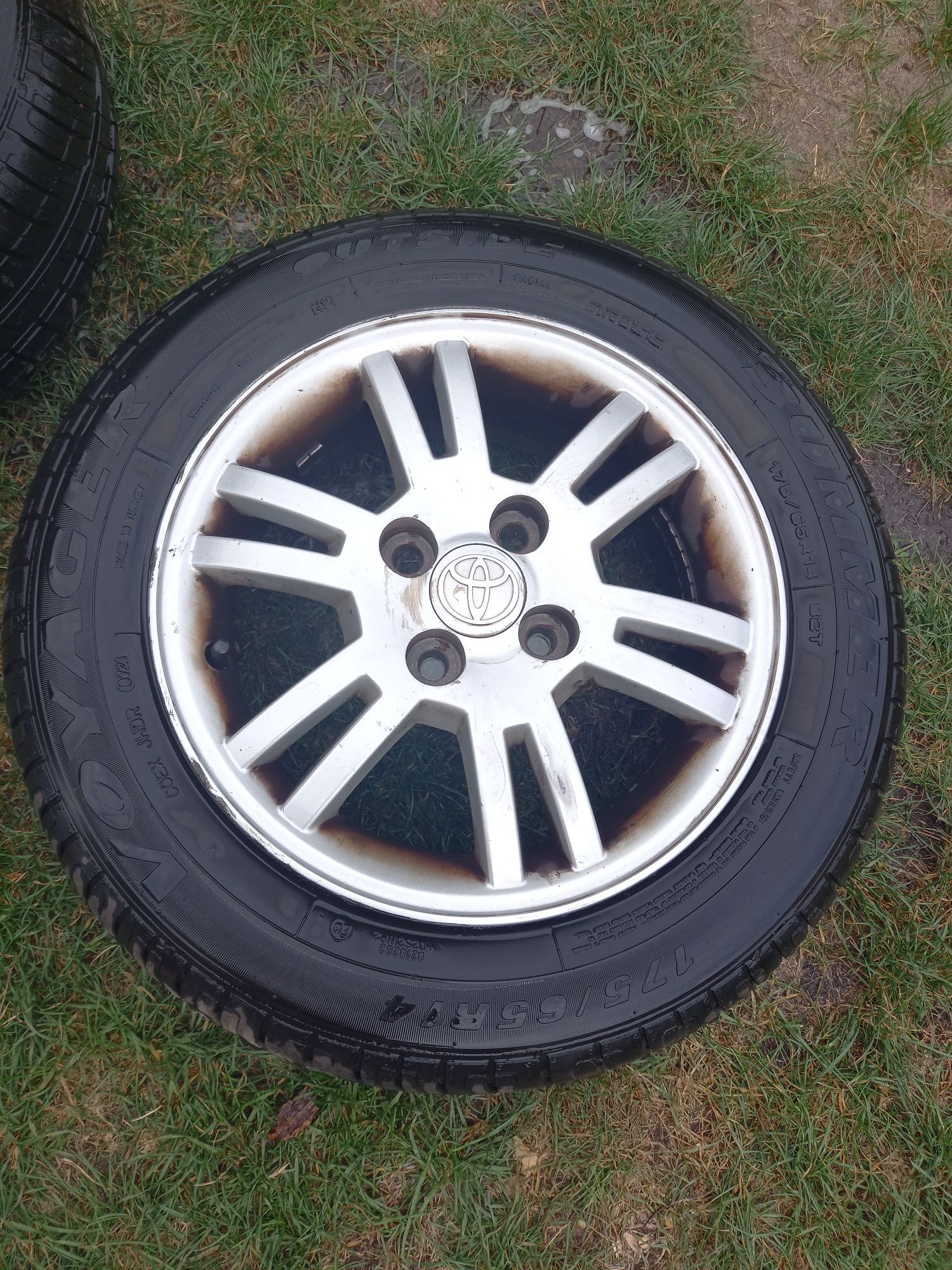 Felgi aluminiowe z oponami Toyota Yaris, 4 szt.