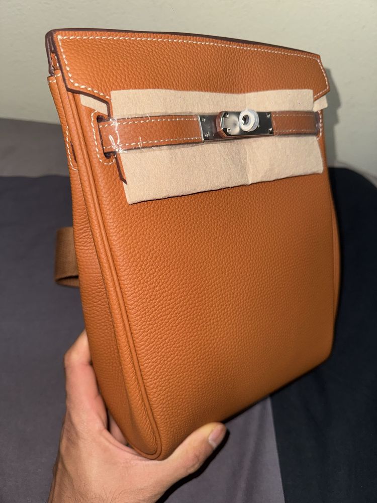 Hermes hac a dos homem
