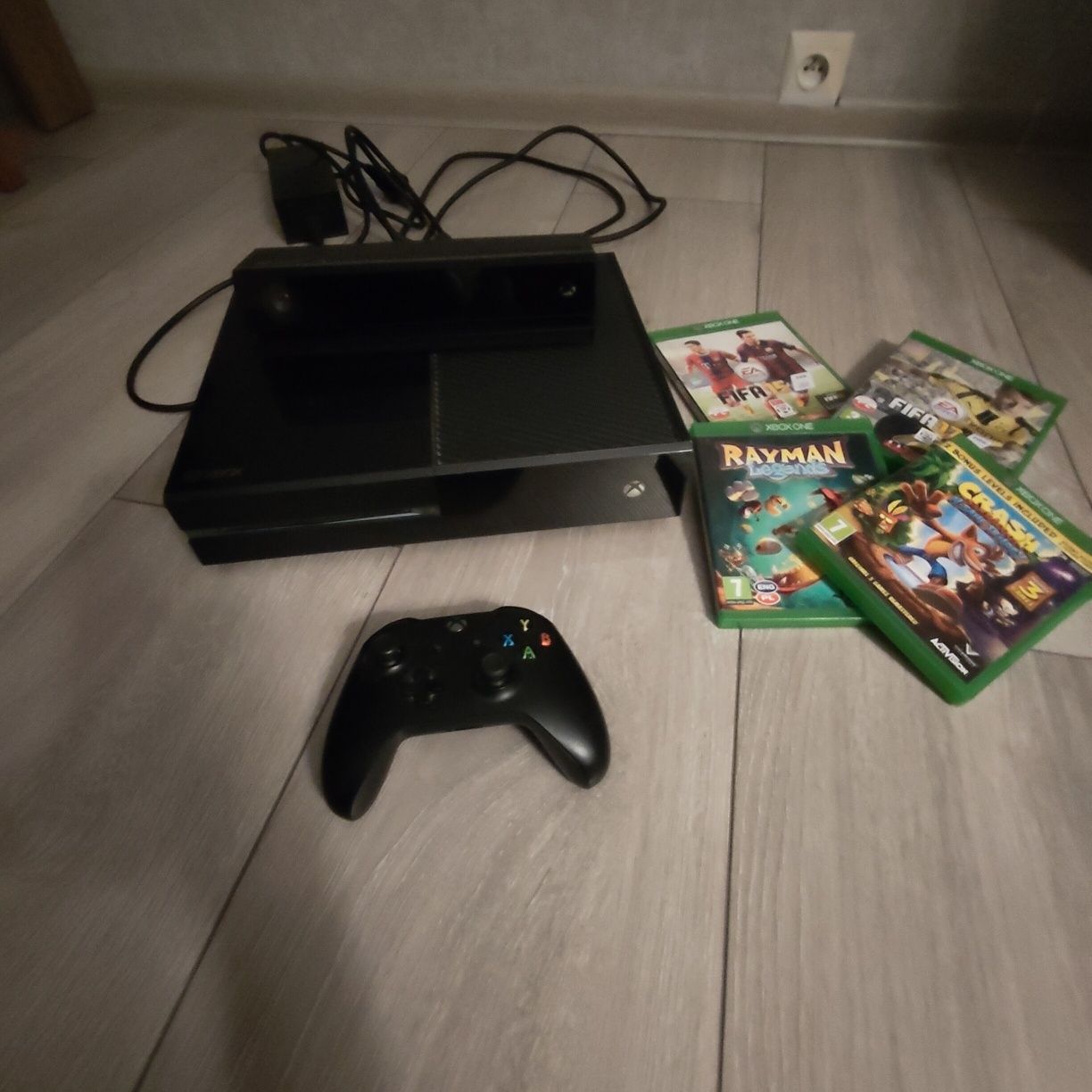 Xbox one 500GB plus kinekt + gry