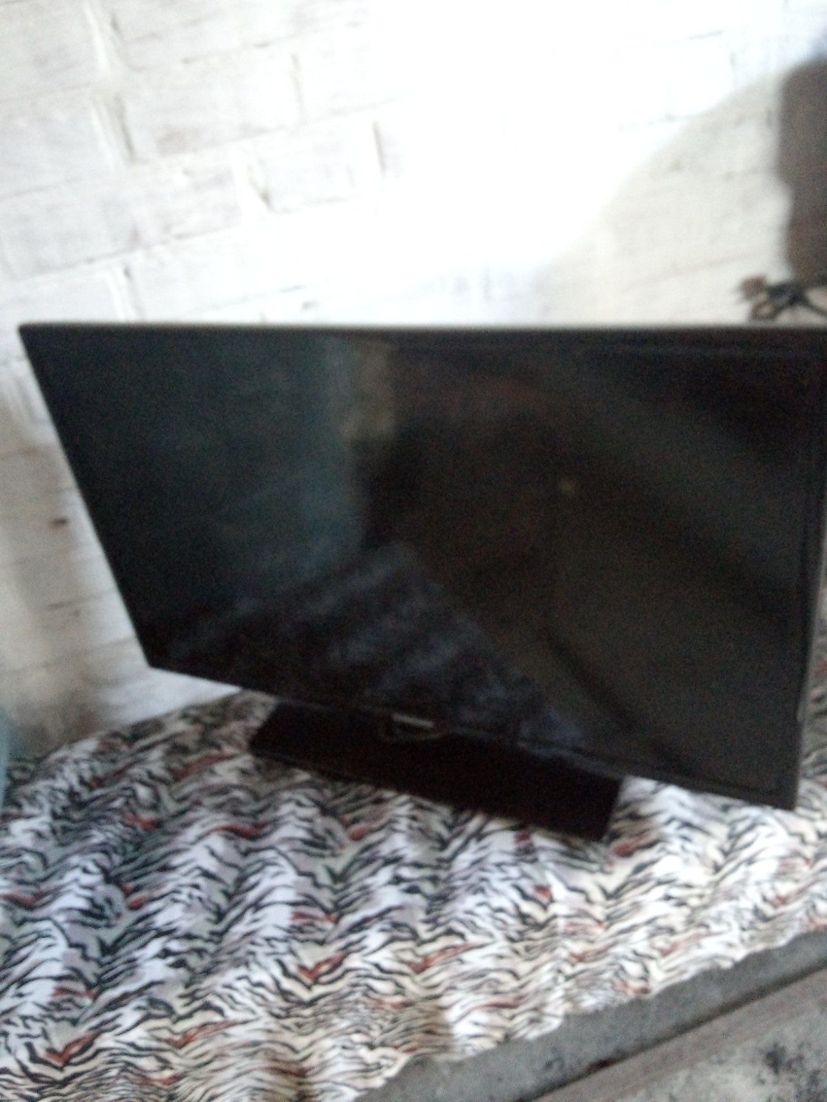 Телевізор SAMSUNG UE-32EH4030W 32" (80 см)