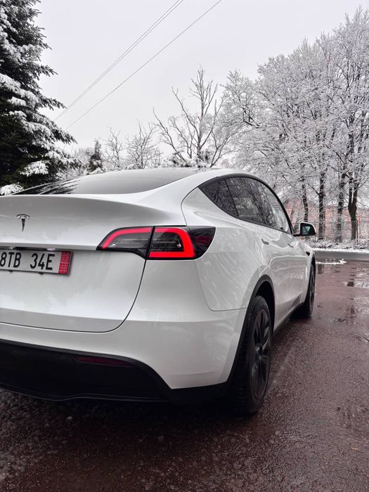 Tesla Model Y Long Range 2024