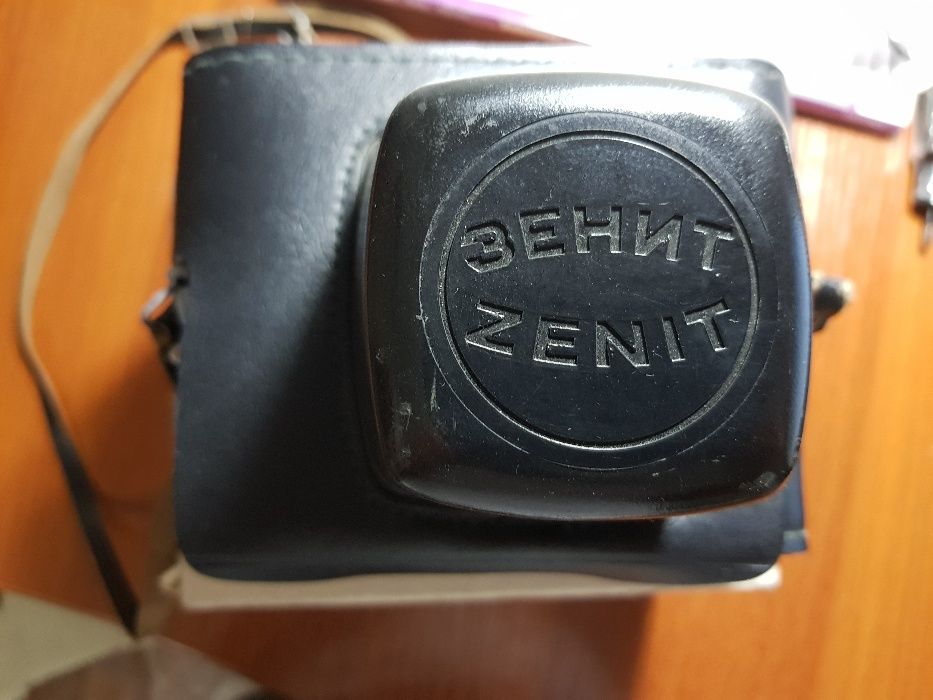 Продам зеркальный фотоаппарат Зенит -Е полный комплект