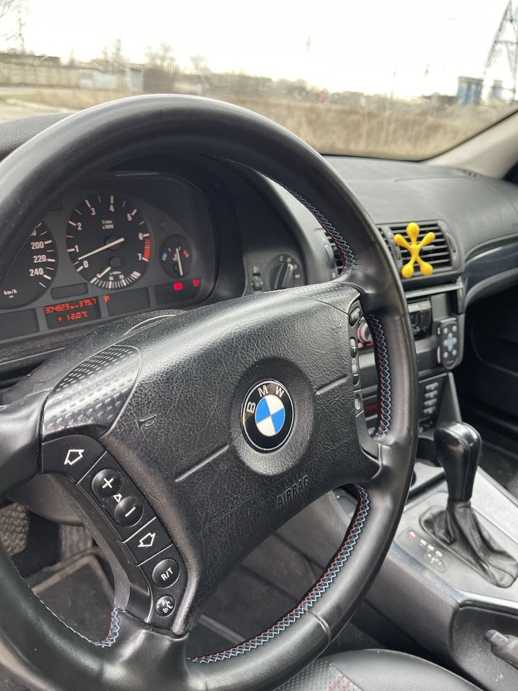 Продам живую BMW E39 523i