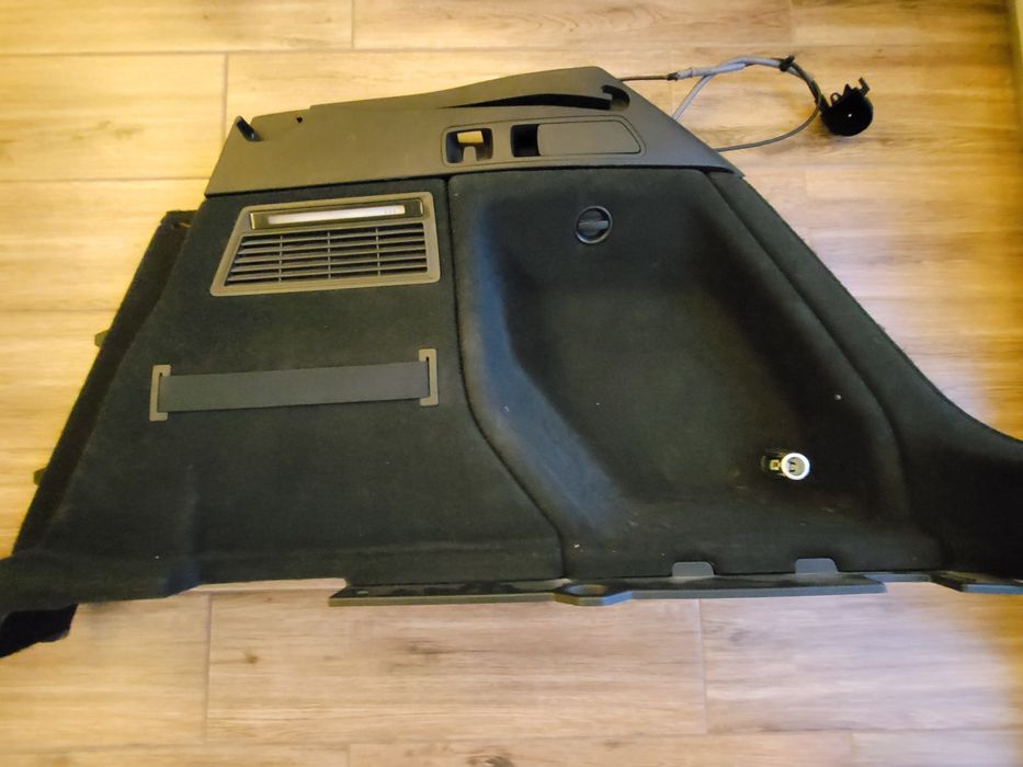 Boczek bagażnika Audi Q5 prawy