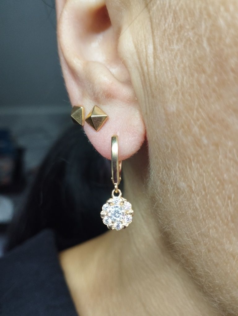 Золотые сережки 3.98 грамма