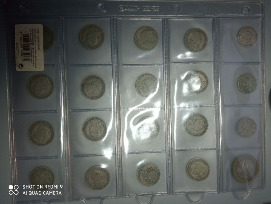 Moedas de 1 escudo + 50 centavos + moedas espanholas e outras