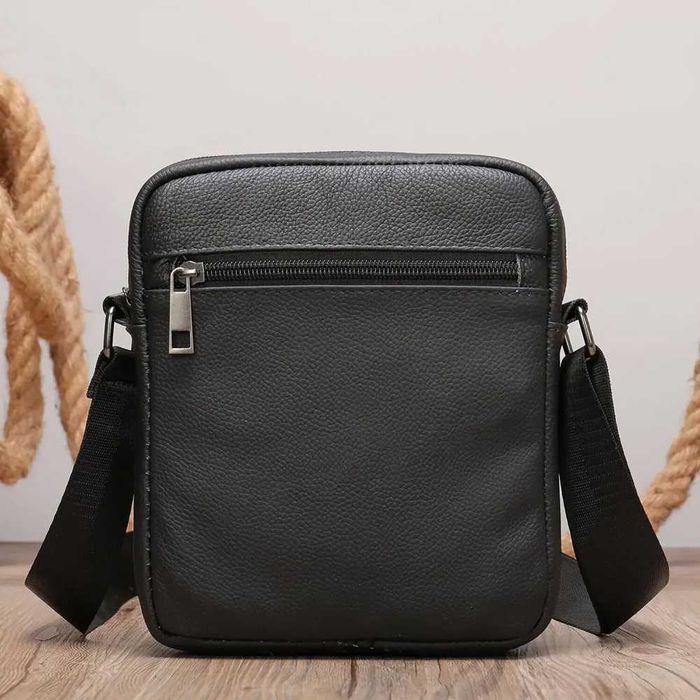 Мужская кожаная сумка мессенджер. Цвет: черный