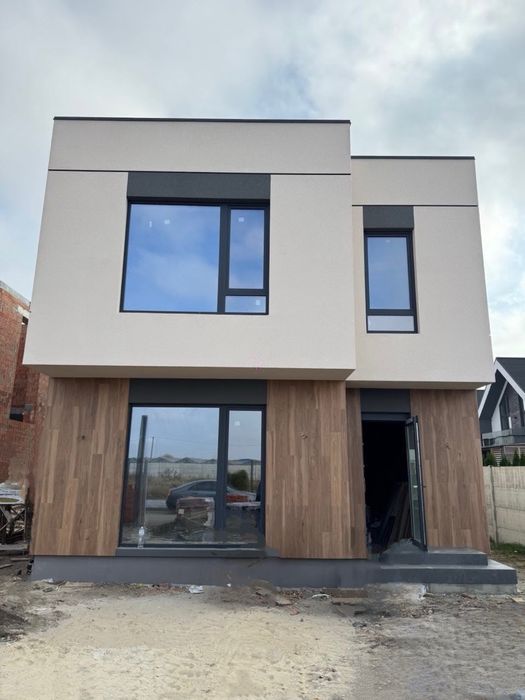 Сучасний будинок у КМ Золоті ключі