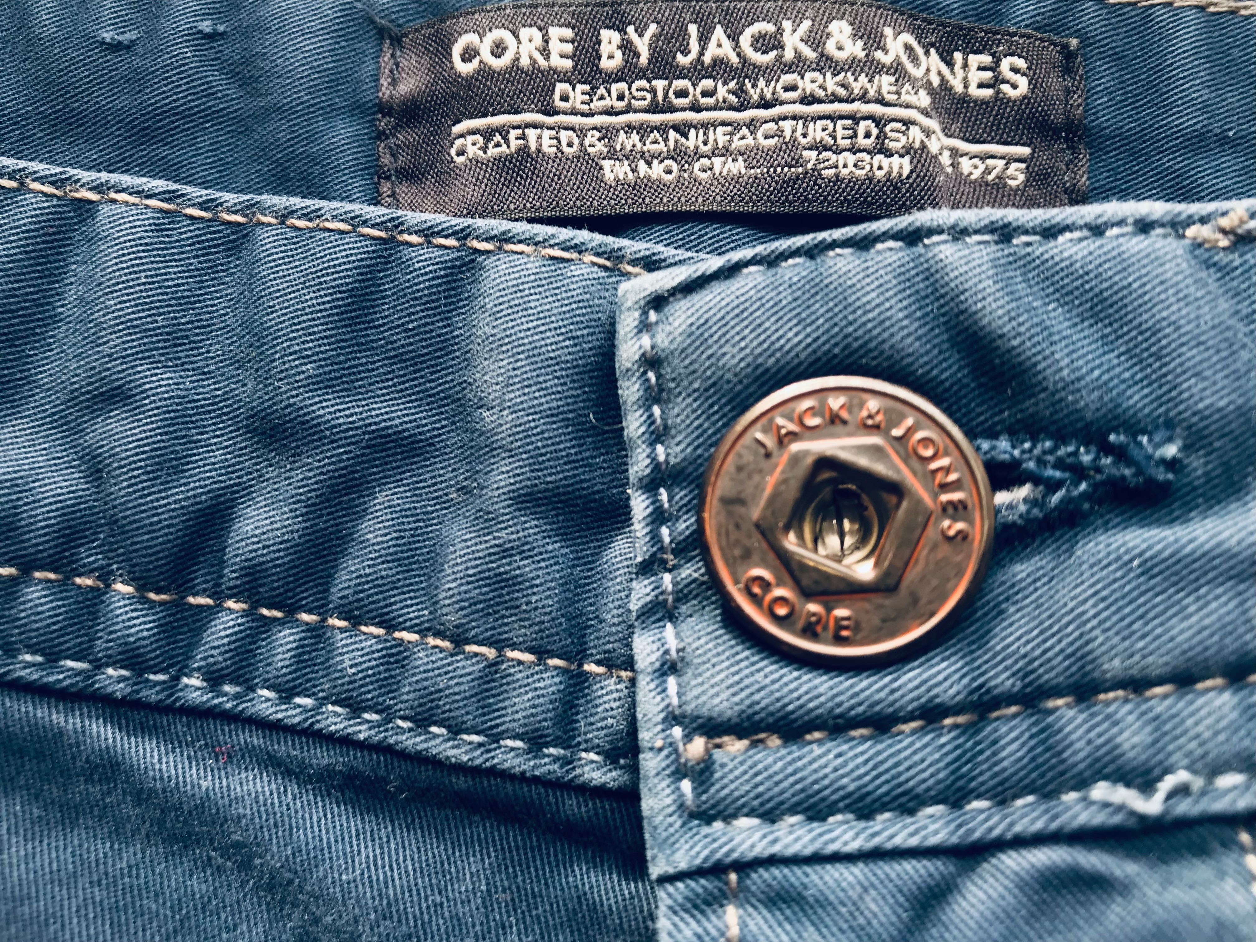 Spodnie marki Jack&Jones          28x32