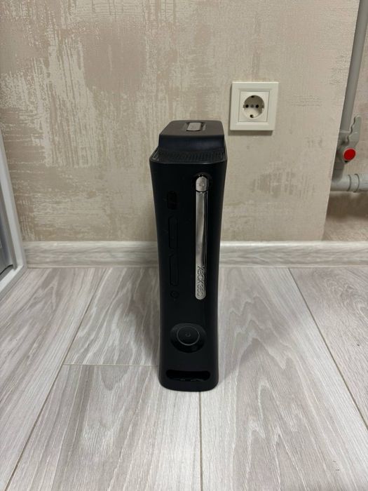 Продам Xbox360 срочно!!!