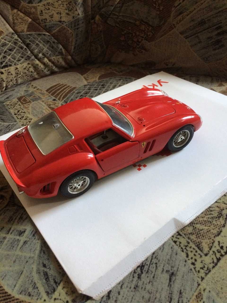 Продам модель Ferrari 250 GTO  bburago 1 18.