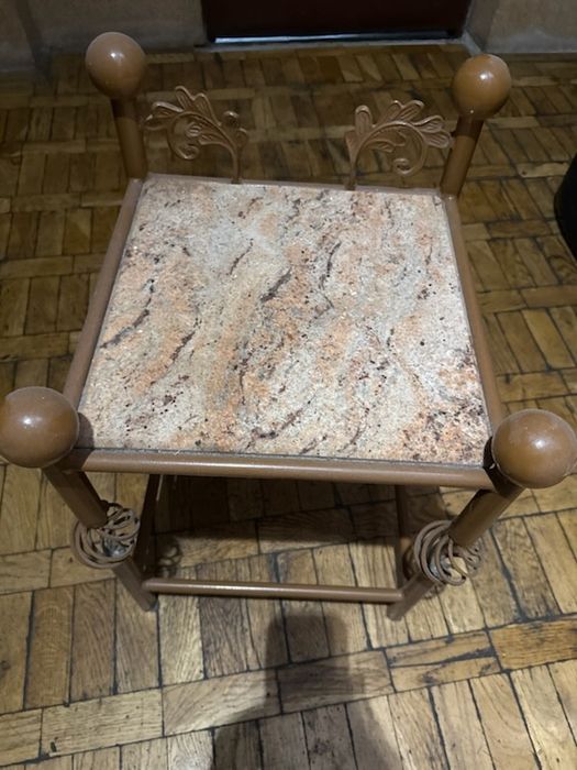 Stoliki z marmuru