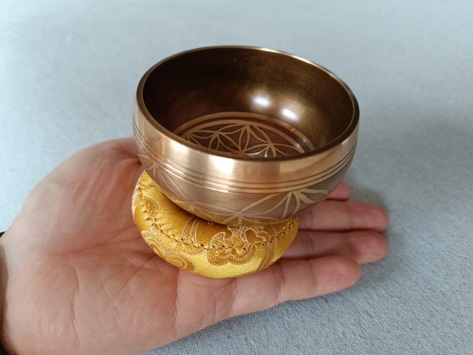 Tigela de Canto Tibetana Feita À Mão com Badalo Couro e Almofada